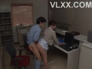 Hẹn hò tại khách sạn với một người đẹp gợi cảm, mặc đồ hầu gái có vòng ba to béo, chiếc lưỡi mềm mại liếm dương vật và đưa sâu vào âm hộ...