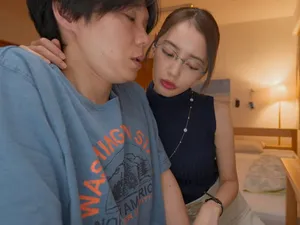 Người đóng cọc đâm mạnh vào cô sinh viên, cô sinh viên nói: "Tôi muốn đi tiểu"